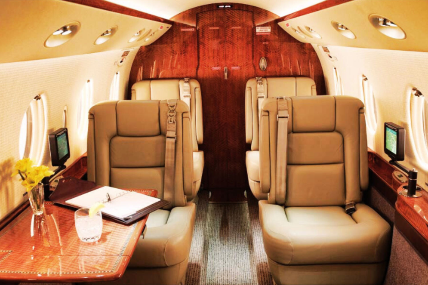 air-ambulance-udara-laut-evakuasi-pesawat-medis-medical-escort-indonesia-asia-medevac-services-ams-service-private Jet